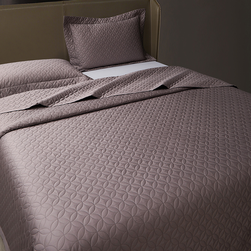 طقم غطاء سرير مبطن من القطن ال - مراجعة Home Textiles Premium وسعره